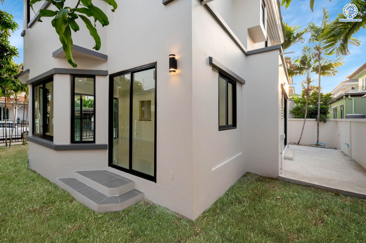 บ้านมือสองตกแต่งใหม่ โครงการ ชลลดา วัดลาดปลาดุก คุณภาพระดับ L&H บนเนื้อที่ 52.50 ตร.ว. ฟังก์ชัน 3 ห้องนอน 2 ห้องน้ำ 1 ที่จอดรถ บนทำเลศักยภาพ เชื่อมต่อหลายเส้นทาง ใกล้รถไฟฟ้าสายสีม่วง "สถานีคลองบางไผ่" และเซ็นทรัลเวสท์เกต